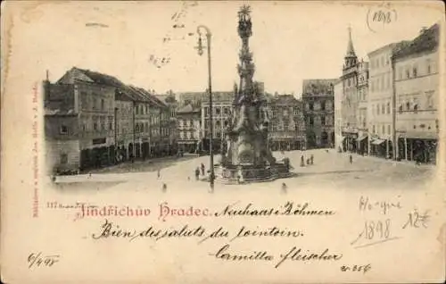 Ak Jindřichův Hradec Neuhaus Südböhmen, Historische Stadtansicht, Brunnen im Platz, Gebäude, T...