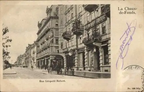 Ak La Chaux de Fonds Kt. Neuenburg Schweiz, Rue Leopold Robert, Straßenblick, Grand Hotel Central