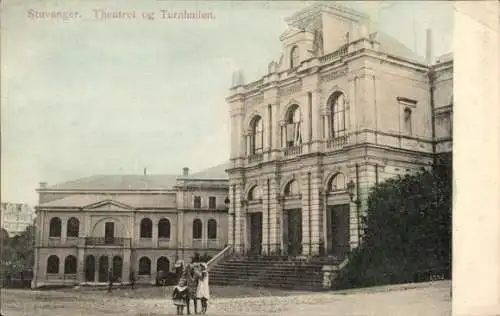 Ak Stavanger Norwegen,  Theatret og Turnhallen, historische Gebäude, Menschen