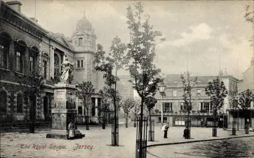 Ak Jersey Kanalinseln, The Royal Square, Platz mit Denkmal