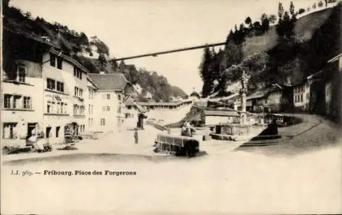 Ak Fribourg Freiburg Stadt Schweiz, Platz des Forgerons, historische Gebäude, Fluss, Brücke, B...