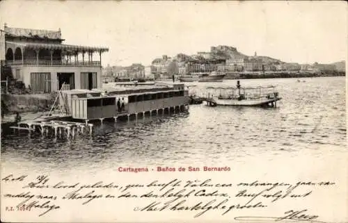 Ak Cartagena Kolumbien, Blick auf Baños de San Bernardo, Wasser, Gebäude, Berg im Hintergrund