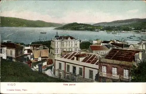 Ak Vigo Galicien Spanien, Stadtansicht von  Hafen, Hügel, historische Architektur