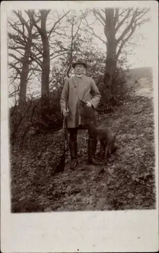 Foto Ak Jäger, Porträt, Jagdhund, Gewehr