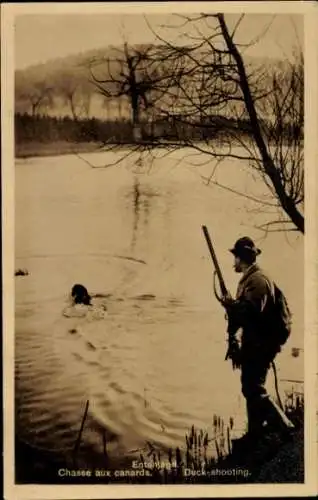Ak Entenjagd, Jäger mit Gewehr, Teich