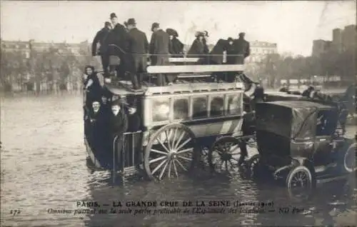 Ak Paris, Hochwasser 1910, Omnibus auf Esplanade des Invalides