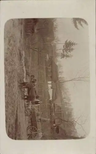 Foto Ak Podwysokie Polen, Bauern, Fuhrwerk, Häuser