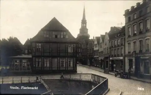 Ak Stade in Niedersachsen, Fischmarkt, Fachwerkhaus, Kirche