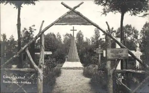 Foto Ak Ehrenfriedhof, Kapelle, Soldatengräber, I. WK, Pelikan