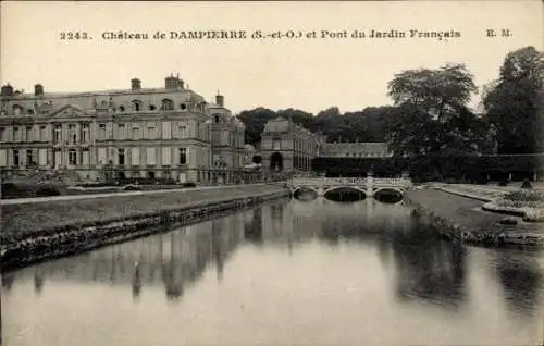 Ak Dampierre Seine-et-Oise Yvelines, Schloss, Pont du Jardin Francais