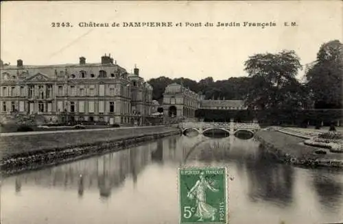 Ak Dampierre Seine-et-Oise Yvelines, Schloss, Pont du Jardin Francais