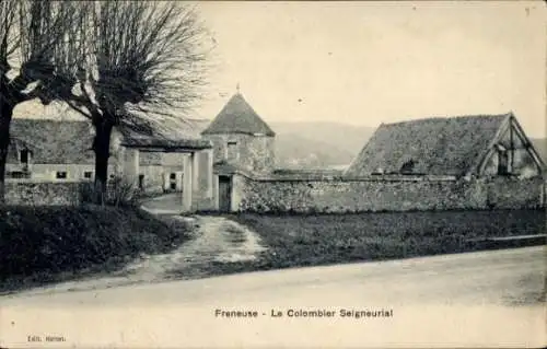 Ak Freneuse Yvelines, Colombier Seigneurial