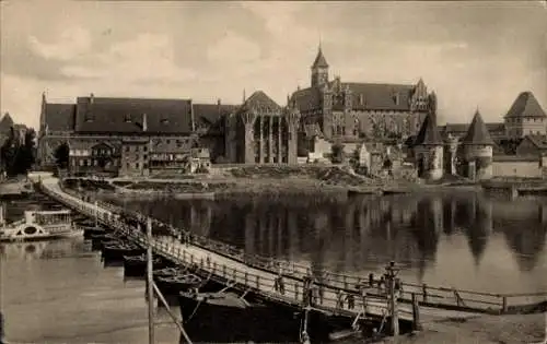 Ak Marienburg Malbork Westpreußen, Vorderseite einer Postkarte mit einem Bild der Marienburg i...