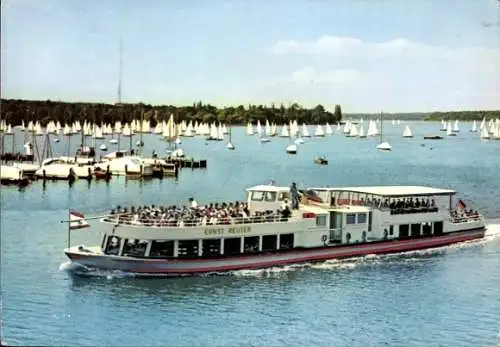 Ak Berlin, Schiff 'Ernst Reuter' auf dem Wannsee, Segelboote