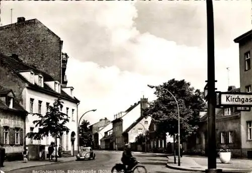 Ak Berlin Neukölln, Richardstraße Ecke Kirchgasse, Straßenpartie