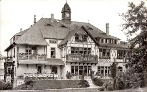 Ak Frohburg in Sachsen, Arvedshof, Haus und landwirtschaftliche Frauenschule, Schulhaus, Gartenseite