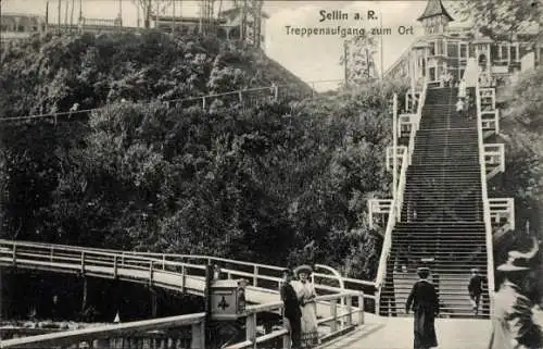 Ak Ostseebad Sellin auf Rügen, Treppenaufgang zum Ort, Brücke