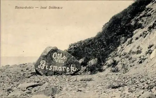 Ak Insel Hiddensee in der Ostsee, Bismarckstein am Strand