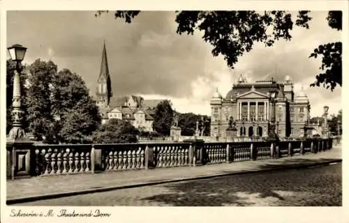 Ak Schwerin in Mecklenburg,  Theater und Dom