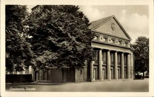 Ak Hansestadt Greifswald, Theatergebäude, Bäume, Wolken.