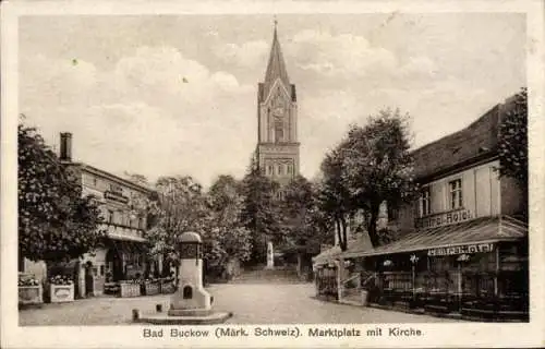 Ak Buckow Märkische Schweiz, Marktplatz mit Kirche