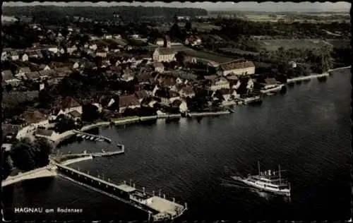 Ak Hagnau am Bodensee, Luftaufnahme von Hagnau, Bodensee, Häuser, Hafen, Boot