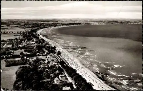 Ak Ostseebad Scharbeutz in Holstein, Luftaufnahme der Ostsee mit Strand, Küste und Häusern