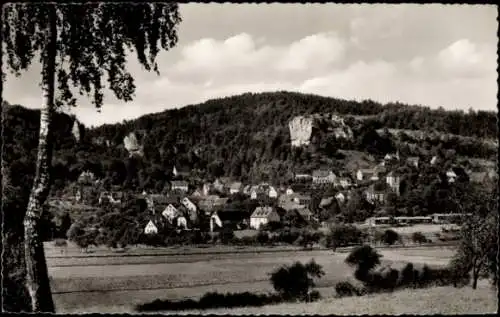 Ak Streitberg Wiesenttal Fränkische Schweiz, Panoramaansicht, malerisches Dorf, umgeben von Wa...