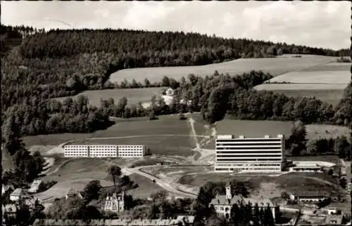 Ak Bad Windsheim in Mittelfranken, Landschaft mit Wald, Wiesen, modernen Gebäuden, historische...