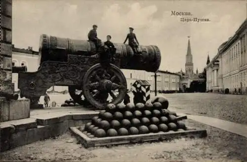 Ak Moskau Russland, Zar-Potschka, große Kanonen, historische Architektur, Straßenansicht