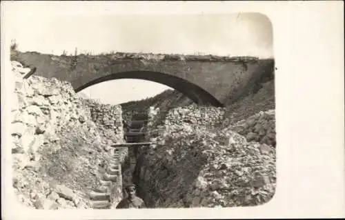 Foto Ak Schützengraben, Brücke