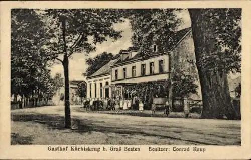 Ak Groß Besten Bestensee in Brandenburg, Gasthof Körbiskrug, Besitzer Conrad Kaup, viele Mensc...