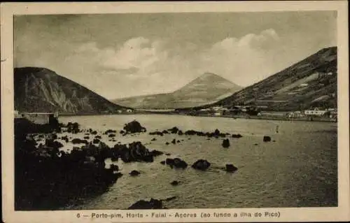 Ak São Miguel Azoren Portugal, , Landschaft mit Bergen und Wasser, Porto-pim, Horta, Insel Pico