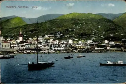 Ak Funchal Insel Madeira Portugal, Blick auf die Bucht von Funchal, Schiffe im Hafen, grüne Hü...