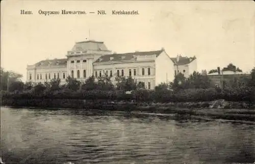 Ak Niš Nisch Serbien, Gebäude der Kreiskanzlei, Fluss im Vordergrund, historische Postkarte