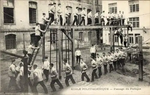 CPA Ecole Polytechnique, Passage du Portique