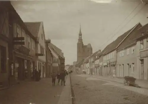 Original Foto Tangermünde in Sachsen-Anhalt, Straßenpartie mit Ladengeschäften, um 1900