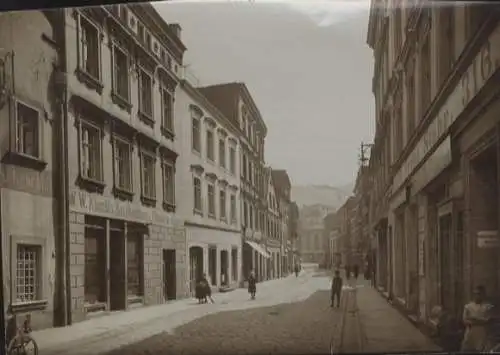 Original Foto Schlesien, Grafschaft Glatz, Neurode (Nowa Ruda), Schuhmacherstr., Buchhandlung, 1900