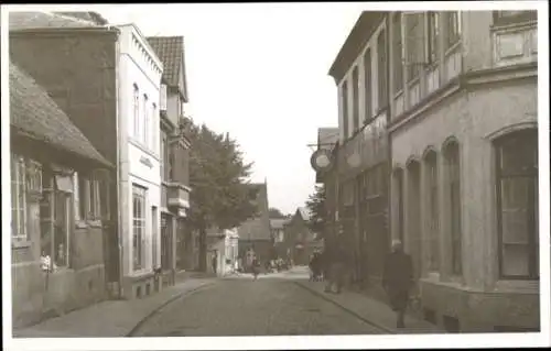 Foto Ak Kellinghusen in Holstein, Straße, Passant