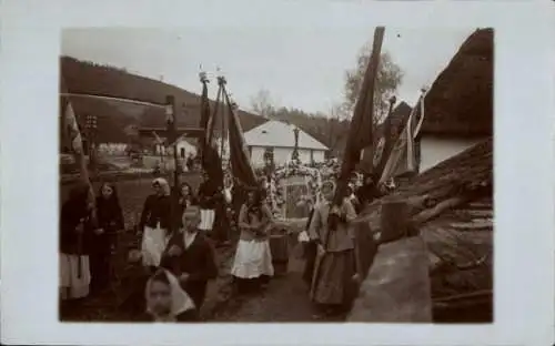 Foto Ak Polen, Prozession, Standarte, 1916