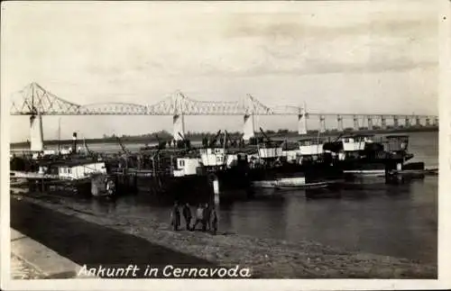 Foto Ak Cernavodă Dobrudscha Rumänien, Hafen, Dampfer, Brücke