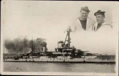 Foto Ak Französisches Kriegsschiff Courbet, Französische Marinesoldaten