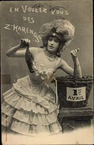 Ak Glückwunsch 1. April, Frau mit Fisch, Korb