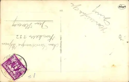 Ak Mädchen wäscht seine Puppe