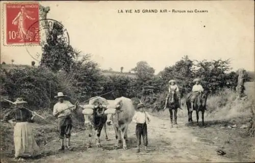 CPA La vie au Grand air, Retour des Champs