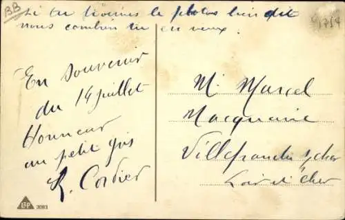 Ak betrunkener Mann klammert sich an Laterne im Hintergrund Laternen...