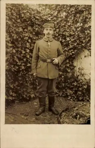Foto Ak Deutscher Soldat in Uniform, Orden, Portrait