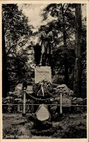 Ak Berlin Neukölln, Blick auf das Denkmal von Friedrich Ludwig Jahn