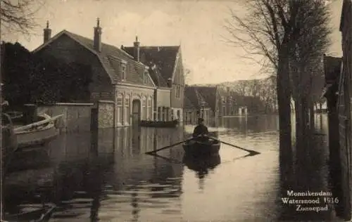 Ak Monnikendam Waterland Nordholland Niederlande,  Watersnood 1916, Zonnepad