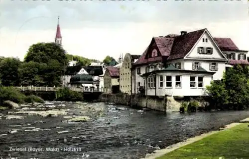 Ak Zwiesel im Bayerischen Wald, Fachwerkhaus, Fluss, Bergkirche, bayerische Landschaft.